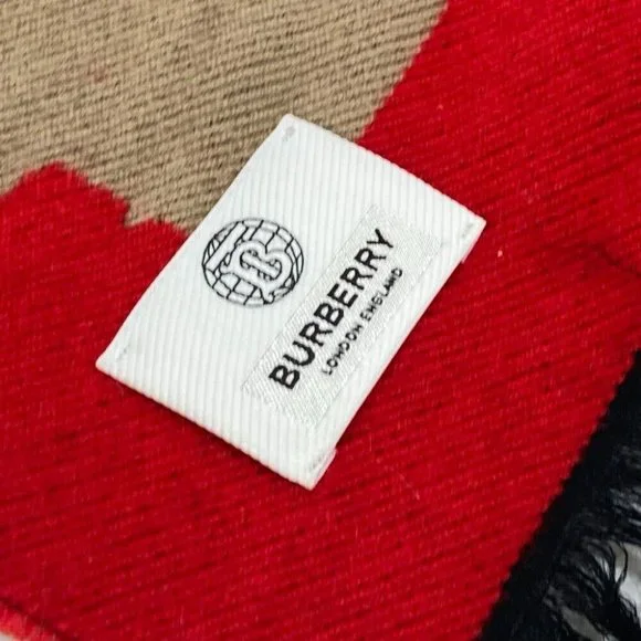 AUTHENTICITY GUARANTEED BURBERRY fringe Scarf LOVE Scarf wool / silk